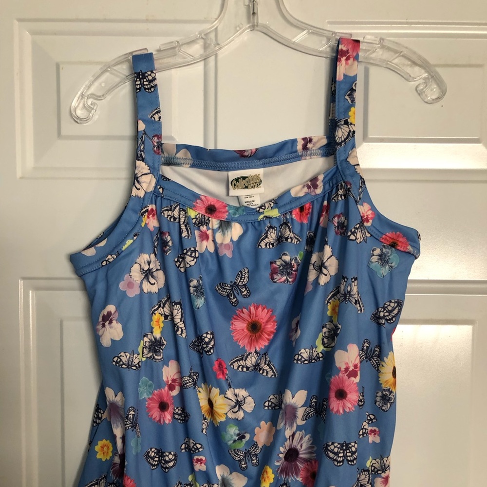 Collections tank with built in bra size m new!